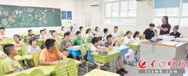 锅牛配资 “孩子在这里托管，我们放心”